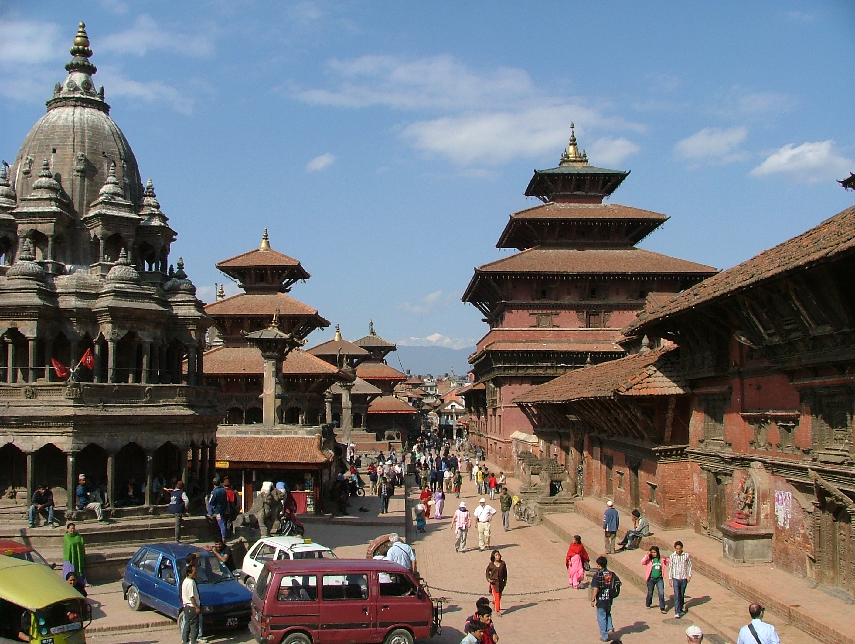 Какого государства катманду. Непал Катманду. Катманду Непал горы. Лалитпур (Непал). Катманду улицы города.